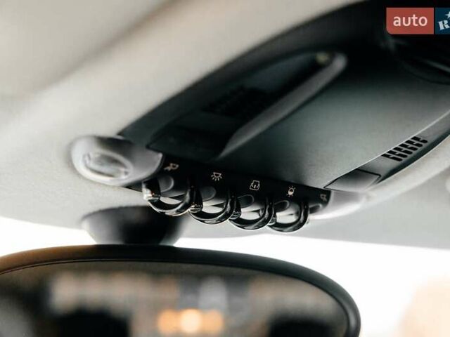 Белый Мини Hatch, объемом двигателя 1.6 л и пробегом 243 тыс. км за 6500 $, фото 33 на Automoto.ua