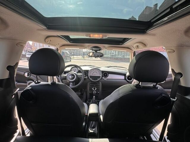 Білий Міні Hatch, об'ємом двигуна 1.6 л та пробігом 176 тис. км за 7300 $, фото 11 на Automoto.ua