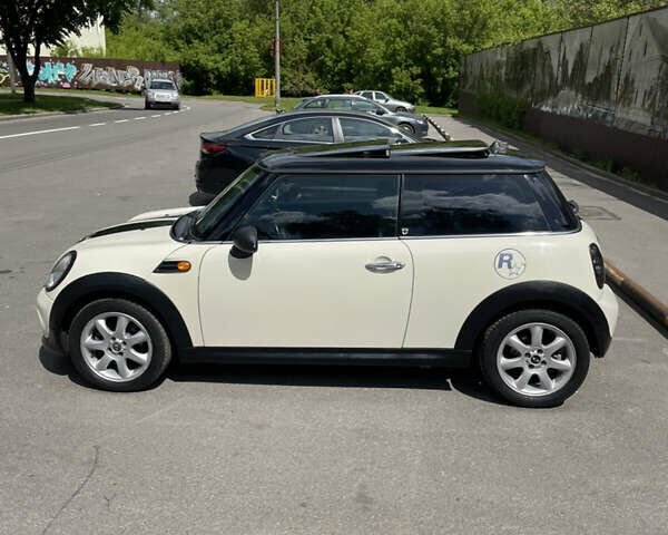 Білий Міні Hatch, об'ємом двигуна 1.6 л та пробігом 109 тис. км за 7600 $, фото 9 на Automoto.ua