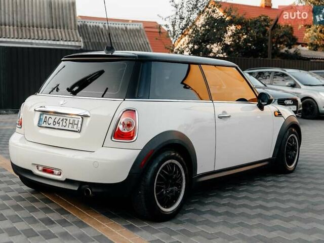 Белый Мини Hatch, объемом двигателя 1.6 л и пробегом 243 тыс. км за 6500 $, фото 5 на Automoto.ua