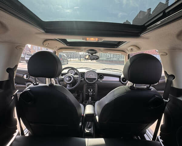 Белый Мини Hatch, объемом двигателя 1.6 л и пробегом 174 тыс. км за 8400 $, фото 24 на Automoto.ua