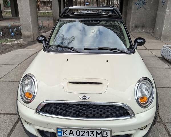 Белый Мини Hatch, объемом двигателя 1.6 л и пробегом 240 тыс. км за 8900 $, фото 5 на Automoto.ua