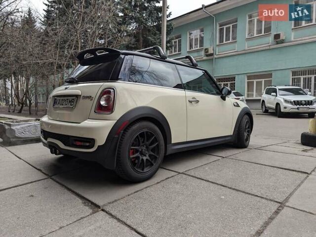 Белый Мини Hatch, объемом двигателя 1.6 л и пробегом 240 тыс. км за 8900 $, фото 7 на Automoto.ua