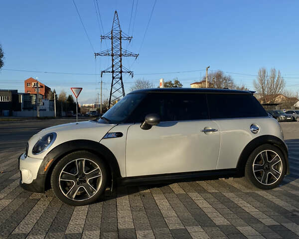 Белый Мини Hatch, объемом двигателя 1.6 л и пробегом 230 тыс. км за 8200 $, фото 4 на Automoto.ua