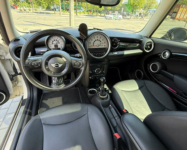 Белый Мини Hatch, объемом двигателя 1.6 л и пробегом 133 тыс. км за 8000 $, фото 19 на Automoto.ua