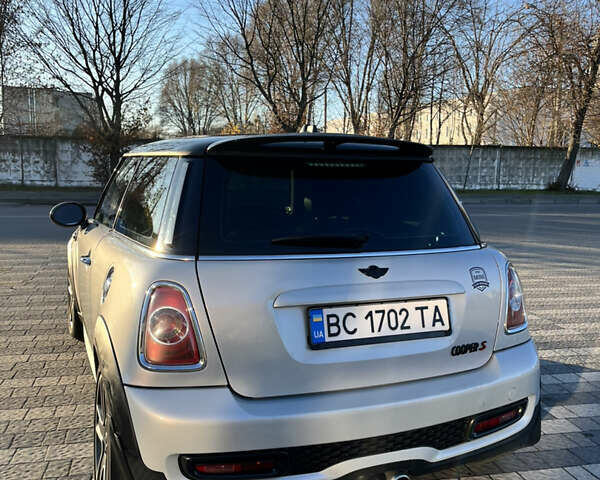 Белый Мини Hatch, объемом двигателя 1.6 л и пробегом 230 тыс. км за 8200 $, фото 2 на Automoto.ua