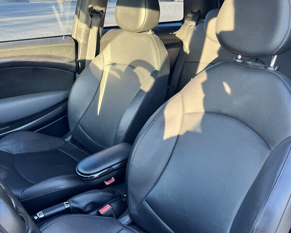 Белый Мини Hatch, объемом двигателя 1.6 л и пробегом 230 тыс. км за 8200 $, фото 8 на Automoto.ua
