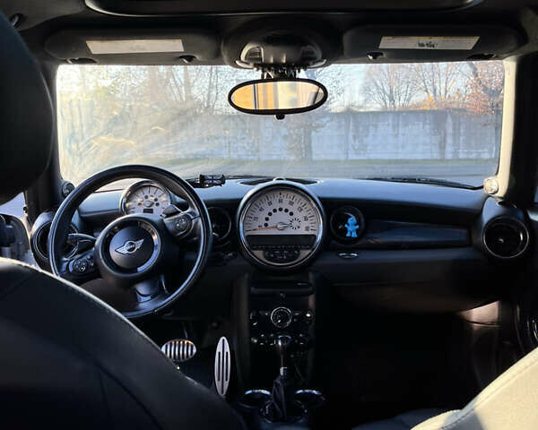 Белый Мини Hatch, объемом двигателя 1.6 л и пробегом 230 тыс. км за 8200 $, фото 10 на Automoto.ua