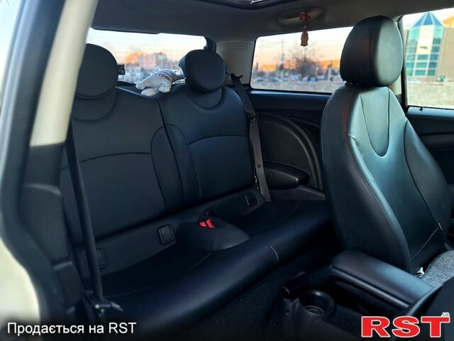 Білий Міні Hatch, об'ємом двигуна 1.6 л та пробігом 219 тис. км за 8000 $, фото 4 на Automoto.ua