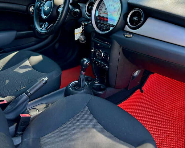 Белый Мини Hatch, объемом двигателя 1.6 л и пробегом 132 тыс. км за 9000 $, фото 15 на Automoto.ua