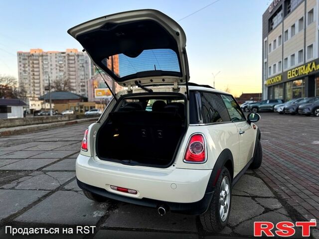 Білий Міні Hatch, об'ємом двигуна 1.6 л та пробігом 219 тис. км за 8000 $, фото 3 на Automoto.ua