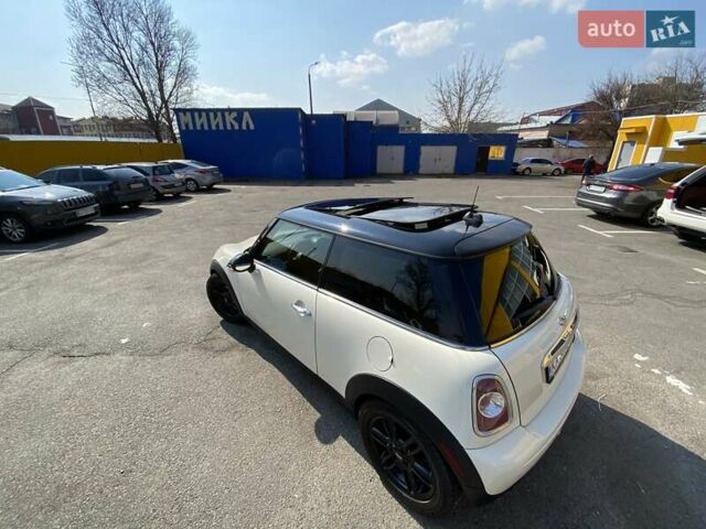 Белый Мини Hatch, объемом двигателя 1.6 л и пробегом 153 тыс. км за 8900 $, фото 4 на Automoto.ua