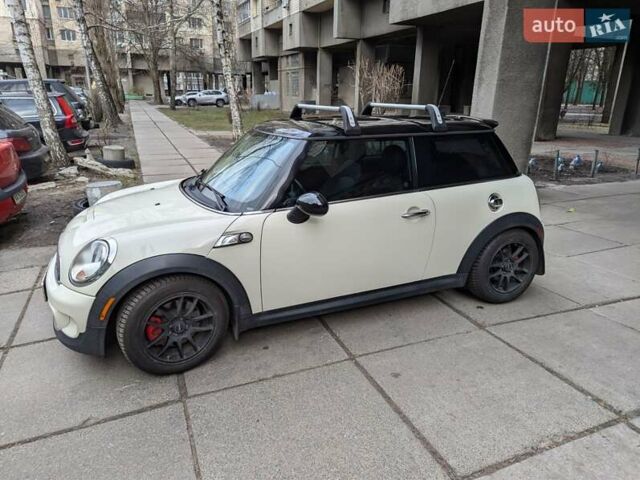 Белый Мини Hatch, объемом двигателя 1.6 л и пробегом 240 тыс. км за 8900 $, фото 3 на Automoto.ua