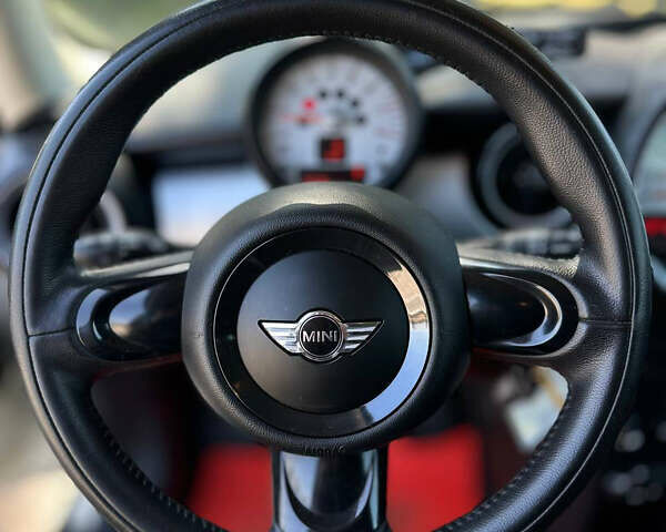 Белый Мини Hatch, объемом двигателя 1.6 л и пробегом 132 тыс. км за 9000 $, фото 29 на Automoto.ua