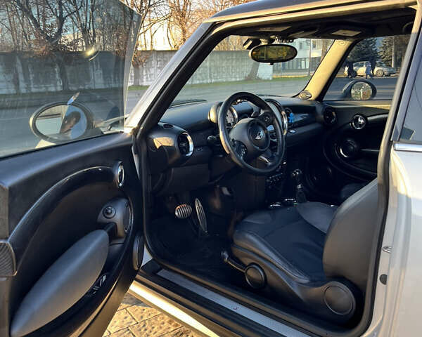Белый Мини Hatch, объемом двигателя 1.6 л и пробегом 230 тыс. км за 8200 $, фото 9 на Automoto.ua