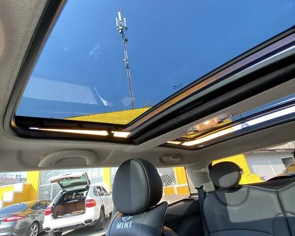 Белый Мини Hatch, объемом двигателя 1.6 л и пробегом 153 тыс. км за 8900 $, фото 9 на Automoto.ua