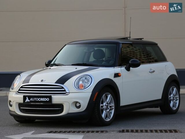Білий Міні Hatch, об'ємом двигуна 1.6 л та пробігом 137 тис. км за 7999 $, фото 2 на Automoto.ua