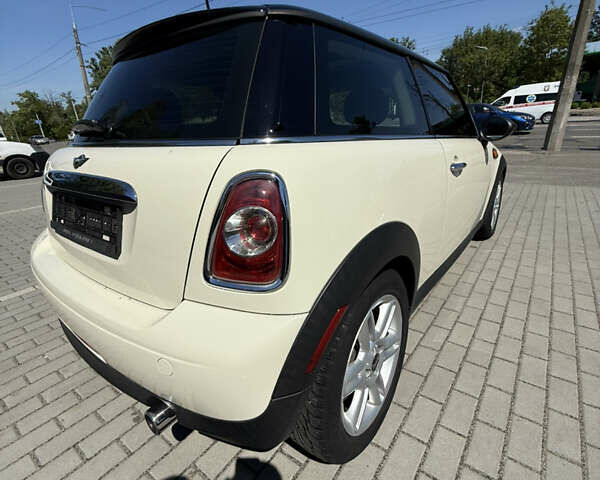 Белый Мини Hatch, объемом двигателя 1.6 л и пробегом 133 тыс. км за 8000 $, фото 13 на Automoto.ua