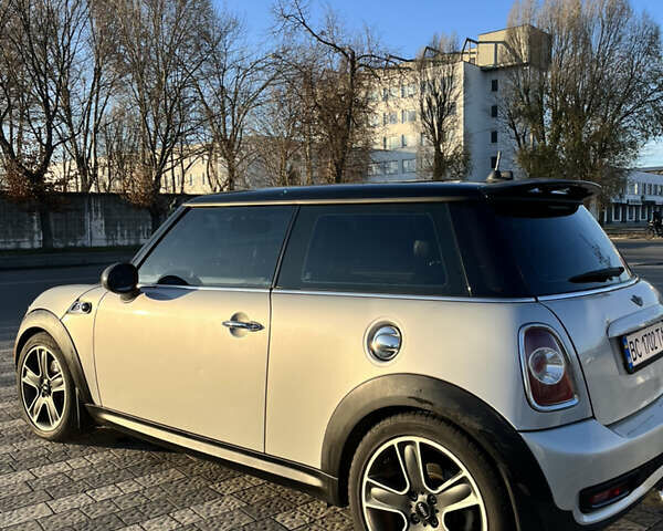Белый Мини Hatch, объемом двигателя 1.6 л и пробегом 230 тыс. км за 8200 $, фото 11 на Automoto.ua