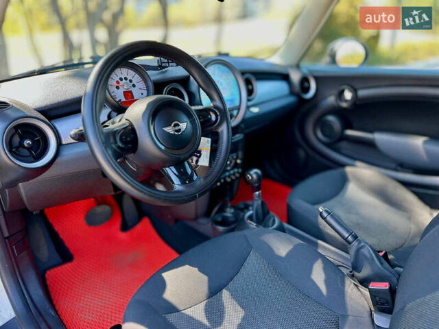 Белый Мини Hatch, объемом двигателя 1.6 л и пробегом 132 тыс. км за 9000 $, фото 8 на Automoto.ua