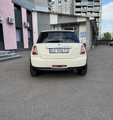 Белый Мини Hatch, объемом двигателя 1.6 л и пробегом 173 тыс. км за 5500 $, фото 3 на Automoto.ua