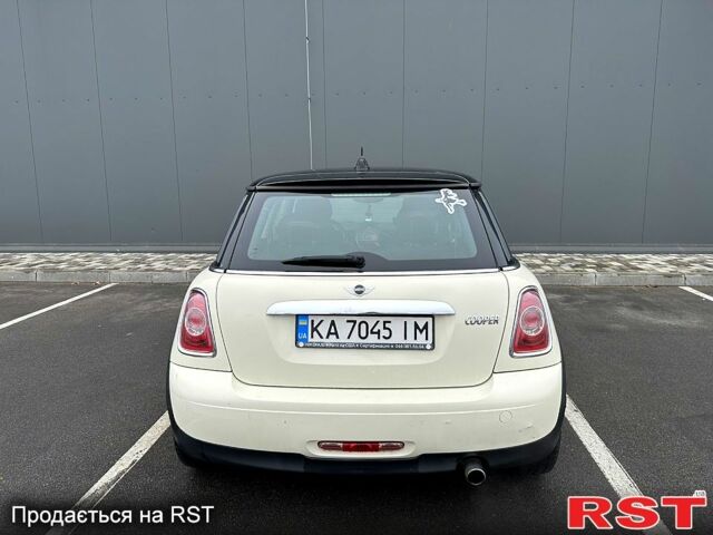 Белый Мини Hatch, объемом двигателя 1.6 л и пробегом 139 тыс. км за 7200 $, фото 1 на Automoto.ua