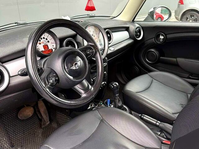 Белый Мини Hatch, объемом двигателя 1.6 л и пробегом 139 тыс. км за 7200 $, фото 4 на Automoto.ua