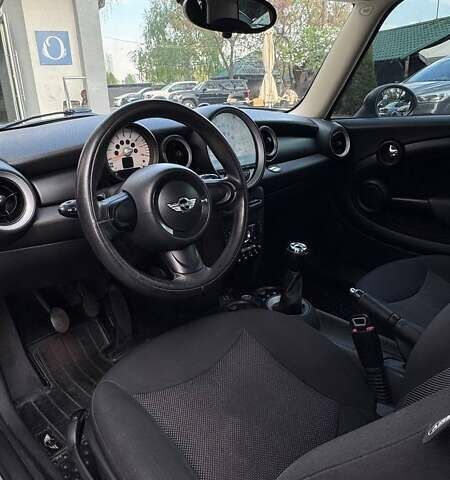 Белый Мини Hatch, объемом двигателя 1.6 л и пробегом 173 тыс. км за 5500 $, фото 8 на Automoto.ua
