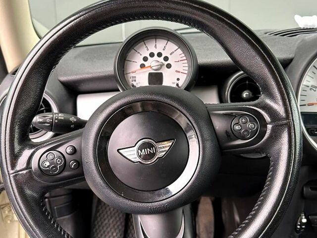 Белый Мини Hatch, объемом двигателя 1.6 л и пробегом 139 тыс. км за 7200 $, фото 7 на Automoto.ua