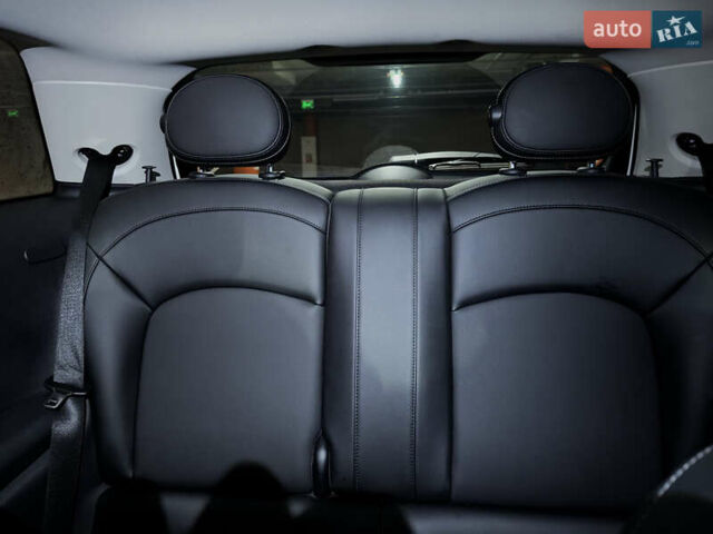 Белый Мини Hatch, объемом двигателя 1.5 л и пробегом 125 тыс. км за 12800 $, фото 37 на Automoto.ua