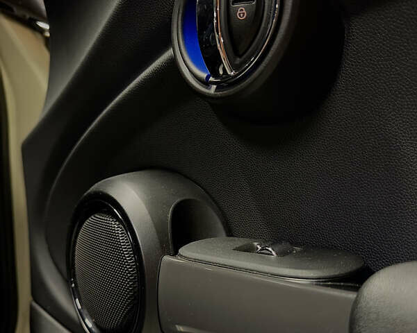 Белый Мини Hatch, объемом двигателя 1.5 л и пробегом 125 тыс. км за 12800 $, фото 26 на Automoto.ua