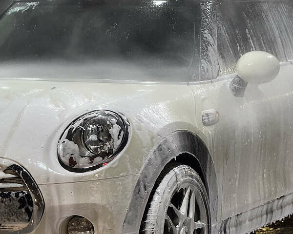 Белый Мини Hatch, объемом двигателя 1.5 л и пробегом 125 тыс. км за 12800 $, фото 1 на Automoto.ua