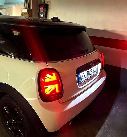 Белый Мини Hatch, объемом двигателя 1.5 л и пробегом 86 тыс. км за 10500 $, фото 2 на Automoto.ua