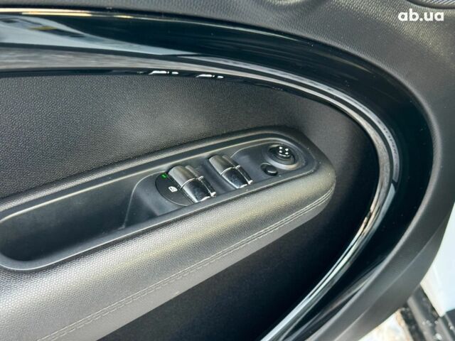 Білий Міні Hatch, об'ємом двигуна 1.6 л та пробігом 159 тис. км за 10990 $, фото 12 на Automoto.ua