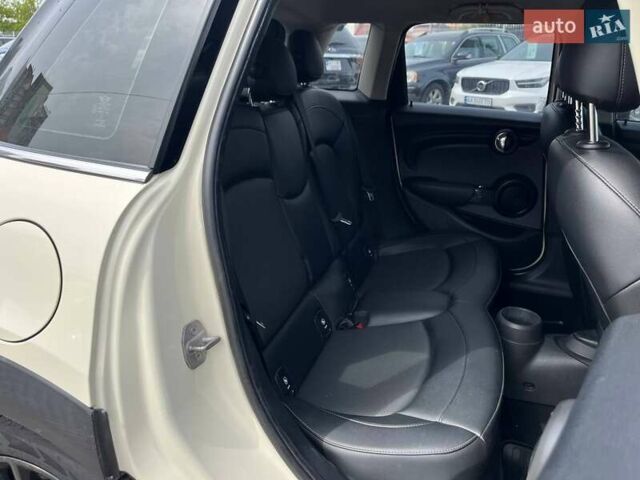 Белый Мини Hatch, объемом двигателя 1.5 л и пробегом 138 тыс. км за 9190 $, фото 10 на Automoto.ua