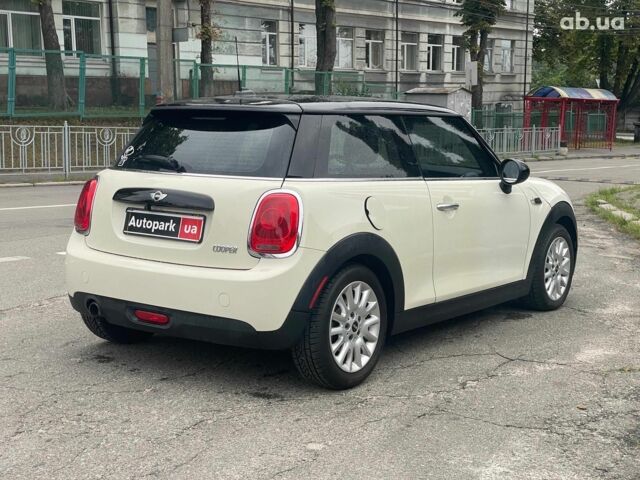 Белый Мини Hatch, объемом двигателя 1.5 л и пробегом 94 тыс. км за 11990 $, фото 6 на Automoto.ua