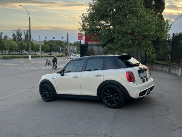 Белый Мини Hatch, объемом двигателя 2 л и пробегом 103 тыс. км за 13200 $, фото 1 на Automoto.ua