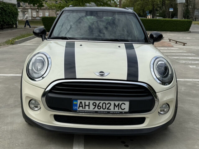 Белый Мини Hatch, объемом двигателя 1.5 л и пробегом 108 тыс. км за 12800 $, фото 1 на Automoto.ua