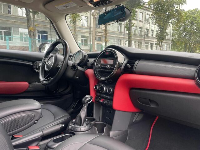 Белый Мини Hatch, объемом двигателя 1.5 л и пробегом 94 тыс. км за 11990 $, фото 20 на Automoto.ua