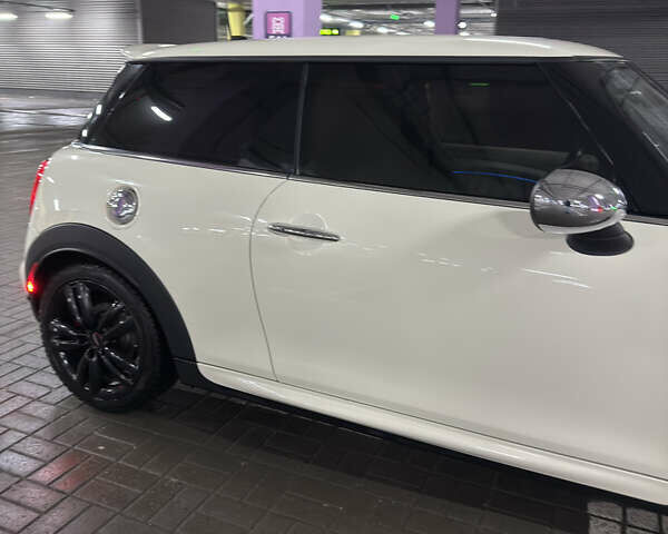 Белый Мини Hatch, объемом двигателя 2 л и пробегом 85 тыс. км за 21000 $, фото 4 на Automoto.ua