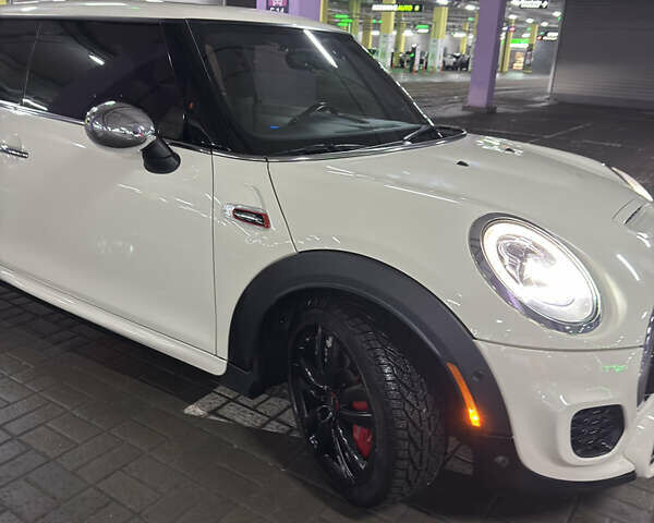 Белый Мини Hatch, объемом двигателя 2 л и пробегом 85 тыс. км за 21000 $, фото 3 на Automoto.ua