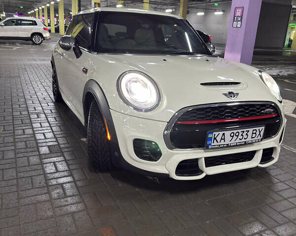 Белый Мини Hatch, объемом двигателя 2 л и пробегом 85 тыс. км за 21000 $, фото 2 на Automoto.ua