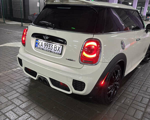 Белый Мини Hatch, объемом двигателя 2 л и пробегом 85 тыс. км за 21000 $, фото 7 на Automoto.ua