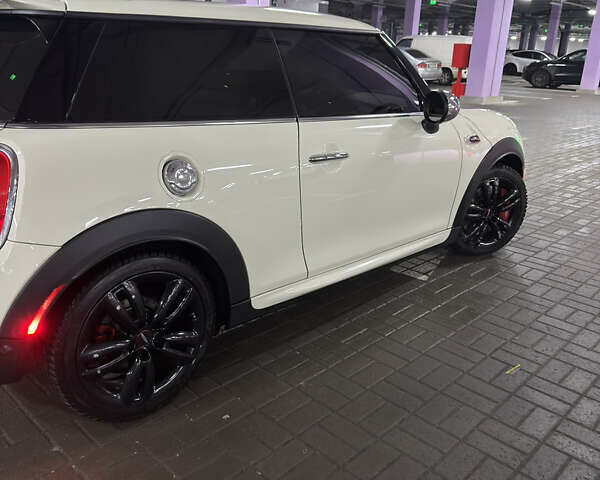 Белый Мини Hatch, объемом двигателя 2 л и пробегом 85 тыс. км за 21000 $, фото 6 на Automoto.ua