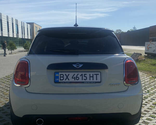 Белый Мини Hatch, объемом двигателя 1.5 л и пробегом 90 тыс. км за 10550 $, фото 7 на Automoto.ua