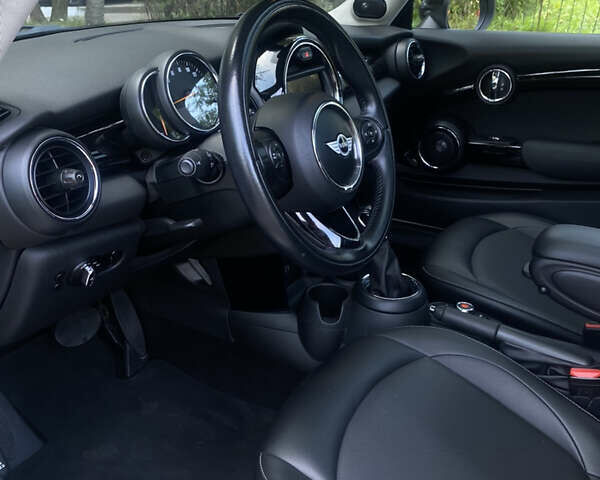 Белый Мини Hatch, объемом двигателя 1.5 л и пробегом 90 тыс. км за 10550 $, фото 9 на Automoto.ua
