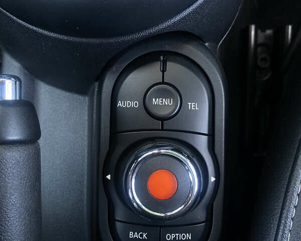 Белый Мини Hatch, объемом двигателя 1.5 л и пробегом 90 тыс. км за 10550 $, фото 17 на Automoto.ua