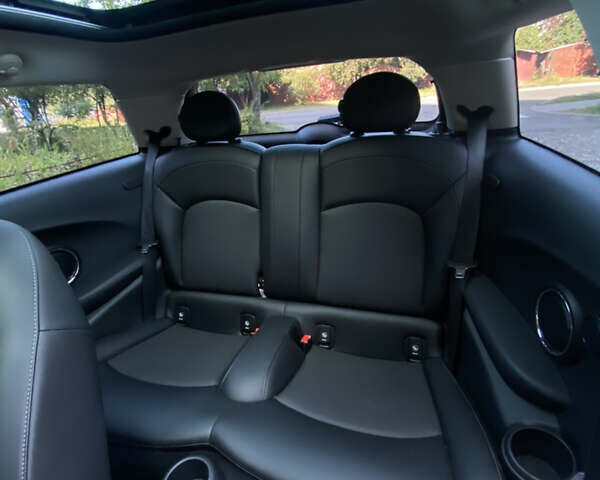 Белый Мини Hatch, объемом двигателя 1.5 л и пробегом 90 тыс. км за 10550 $, фото 12 на Automoto.ua