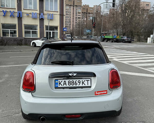 Белый Мини Hatch, объемом двигателя 1.5 л и пробегом 55 тыс. км за 14000 $, фото 5 на Automoto.ua