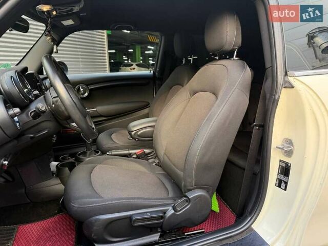Білий Міні Hatch, об'ємом двигуна 1.5 л та пробігом 57 тис. км за 17490 $, фото 6 на Automoto.ua